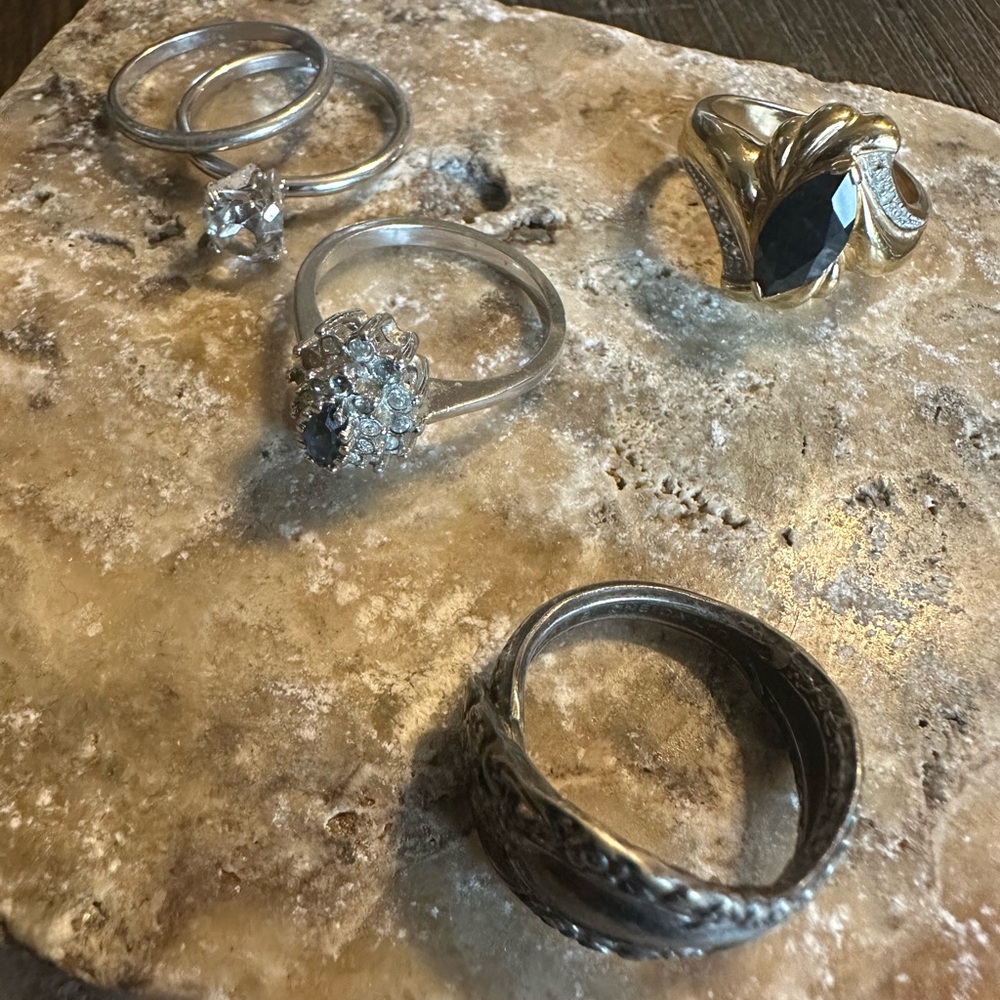 Lot of 5 rings